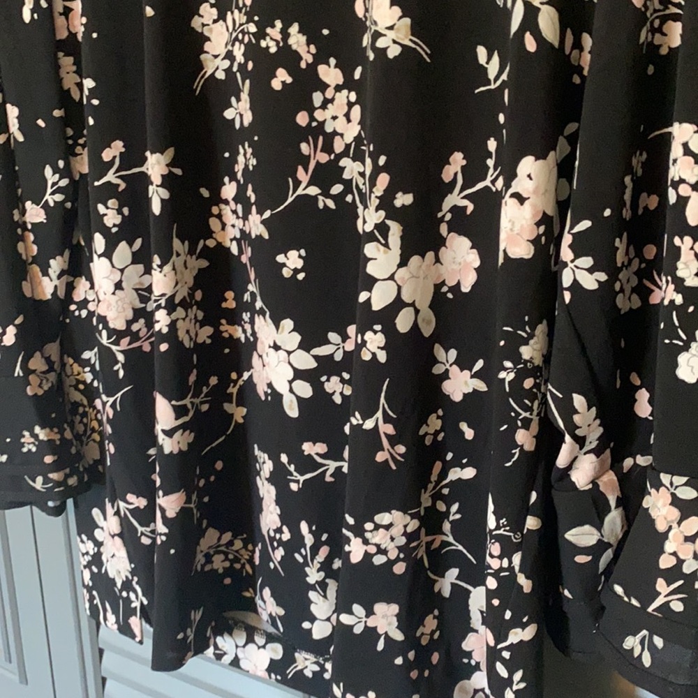 NWT Karl Lagerfeld Paris : Black and Pink Floral Blouse : PL - Picture 3 of 11
